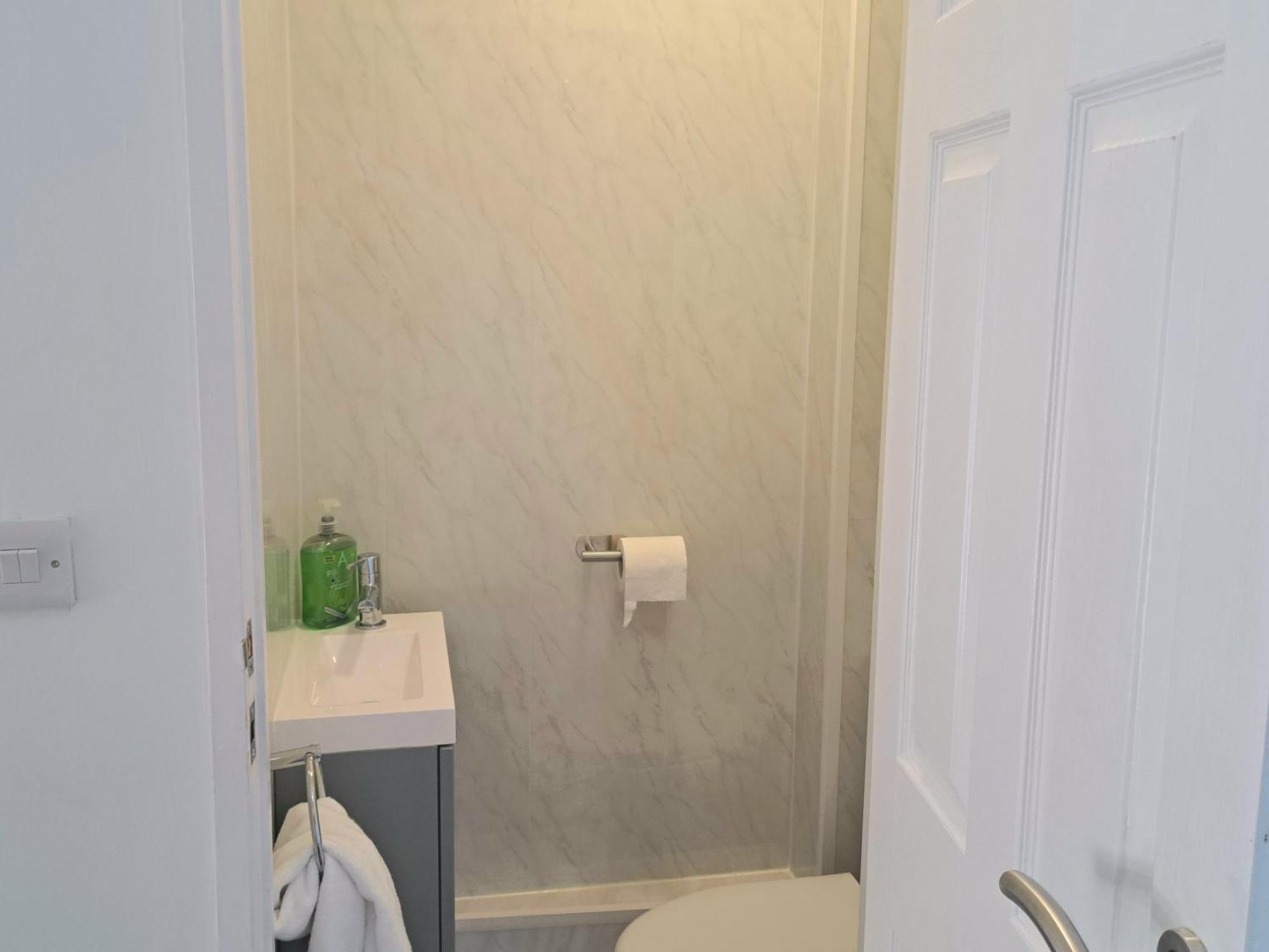 Cozy, Charming 3-Bedroom Home In Chester- Free Parking- Sleeps Up To 6 Exterior photo